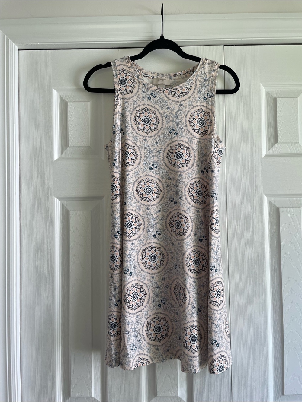 LOFT Cream Medallion Print Sleeveless Shift Dress